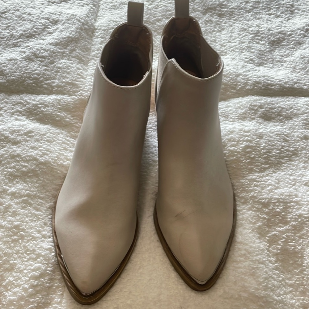 Dolce Vita, booties, size 7, cream